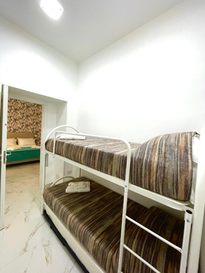 ナポリ Virgy House Bed & Breakfast エクステリア 写真