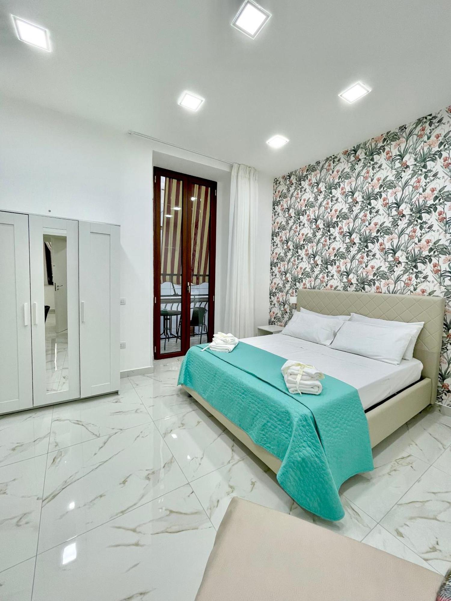 ナポリ Virgy House Bed & Breakfast エクステリア 写真